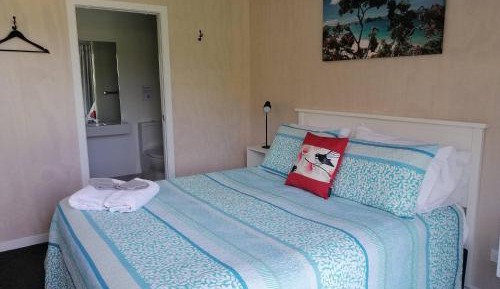 Deluxe Queen Suite