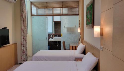 Twin Room with Private Bathroom