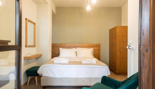 Suite with Mountain View