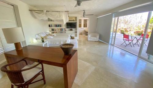 Deluxe Suite with Sea View