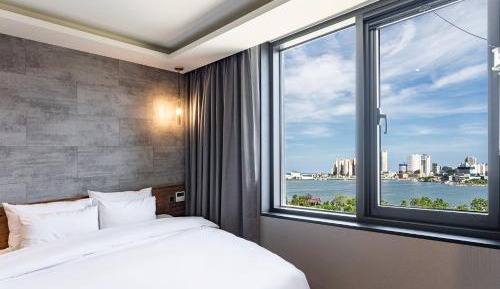 King Room with Lake View