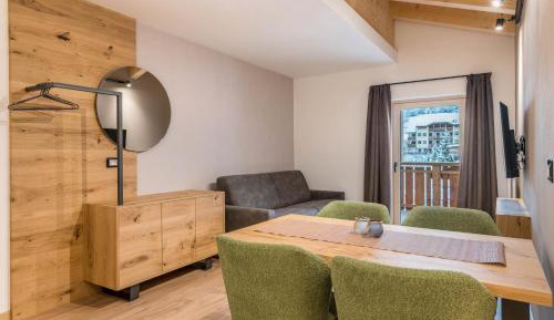 Superior One-Bedroom Apartment with Balcony