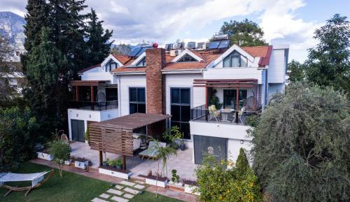 Villa with Garden View