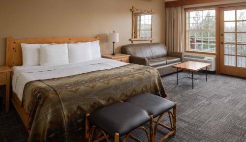 Deluxe King Guestroom with Sofa