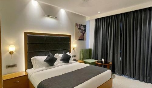 Deluxe Queen Room