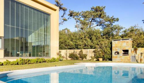 Villa with Garden View