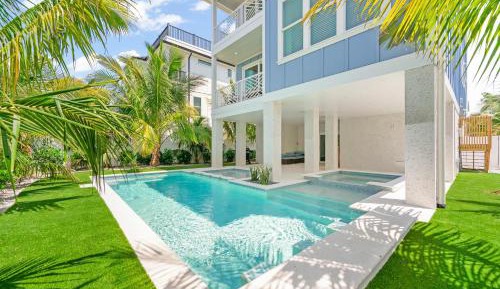 Seven-Bedroom Holiday Home