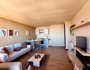 Apartment with Mountain View