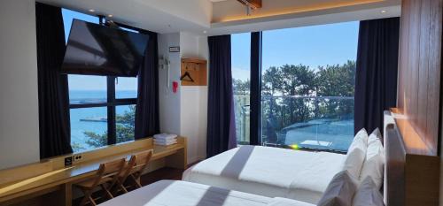 Premium Twin Room with Terrace
