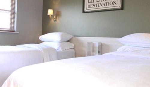 Twin Room with Private Bathroom