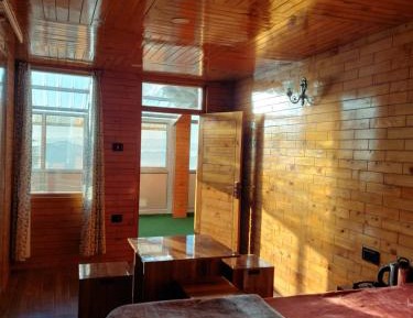 Deluxe Double Room (2 Adults + 1 Child)