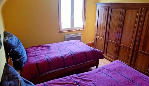 Twin Room with Shared Bathroom