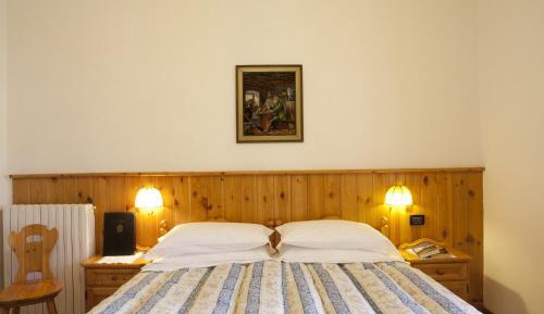 Double or Twin Room with Mountain View