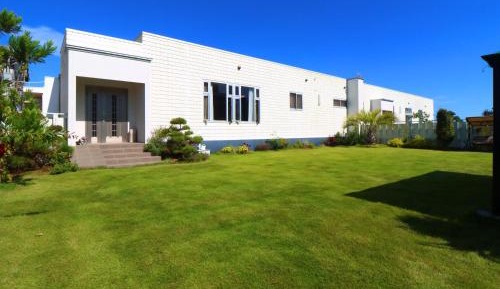 Villa with Garden View