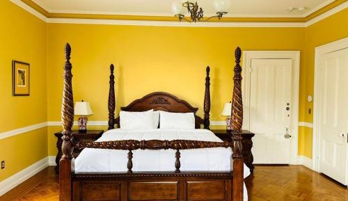 Deluxe King Suite