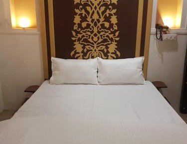 Deluxe Queen Suite