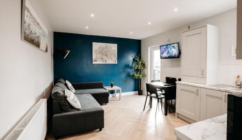 Apartment with Mountain View
