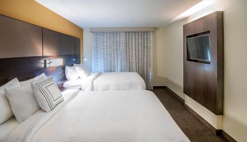 One-Bedroom Queen Suite with City View