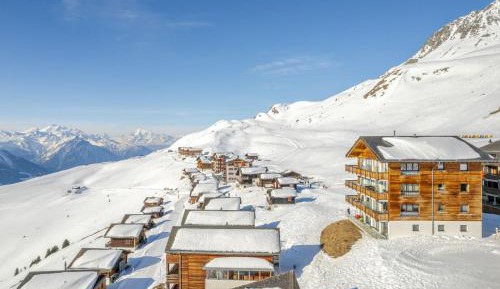Apartment with Mountain View