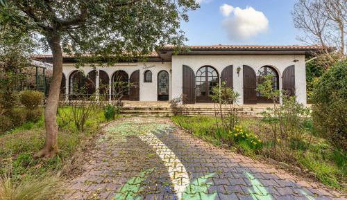 Villa with Garden View