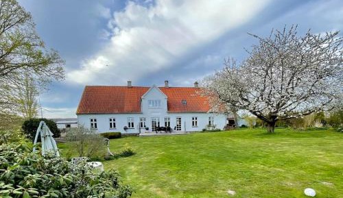 Seven-Bedroom House
