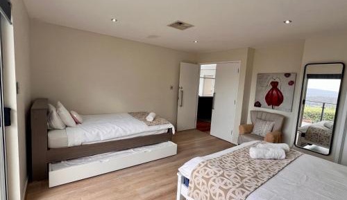Deluxe Double Room with Balcony and Sea View 4