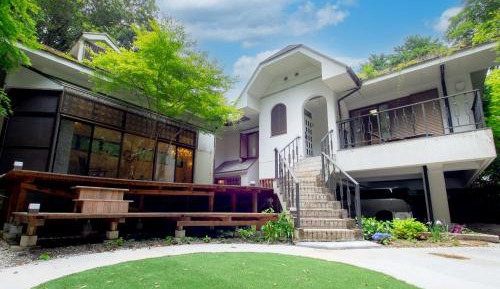 Villa with Garden View