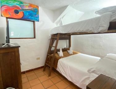 Basic Triple Room with Shared Bathroom