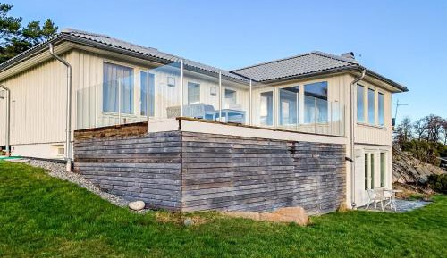 Three-Bedroom Holiday Home 