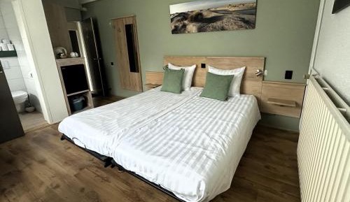 Comfort Room with Bath - Pets allowed