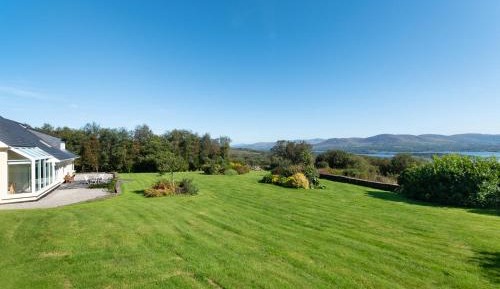 Four-Bedroom Holiday Home