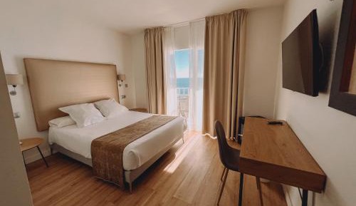 Double or Twin Room with Sea View
