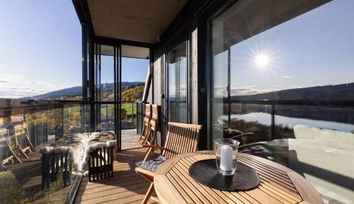 Apartment with Lake View