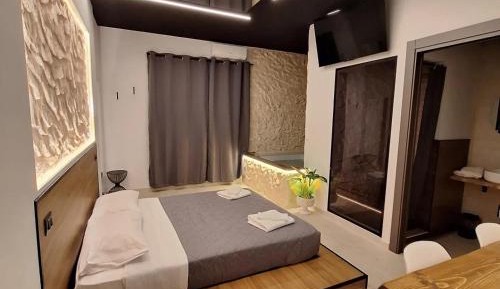 Queen Room with Spa Bath