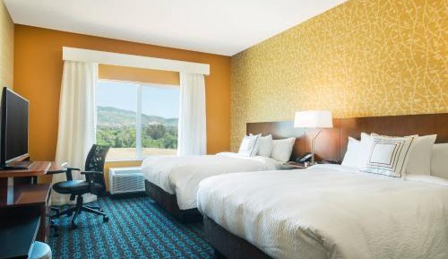 Queen Room with Two Queen Beds and Adapted Tub - Mobility and Hearing Accessible