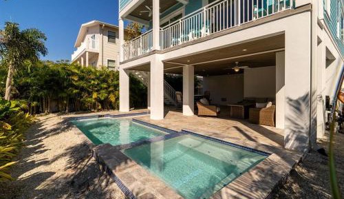 Seven-Bedroom Holiday Home