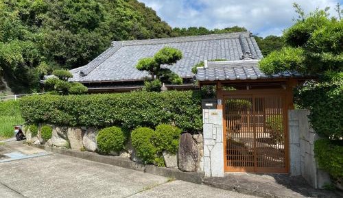 Economy Triple Room with Shared Bathroom