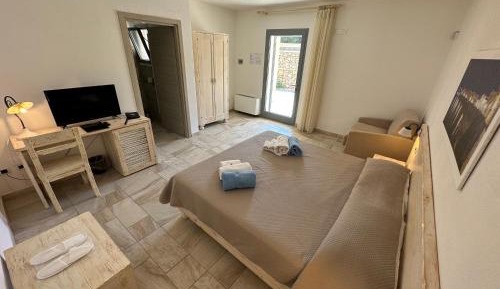 Double Room (2 Adults + 1 Child)