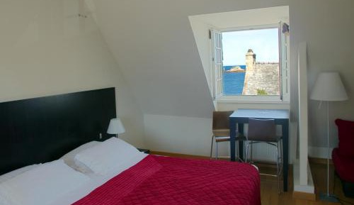 Superior Double Room with Partial Sea View