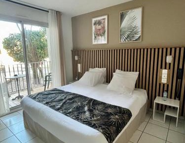 Superior Double Room with Pool View