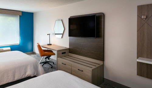 Standard Room with Two Queen Beds