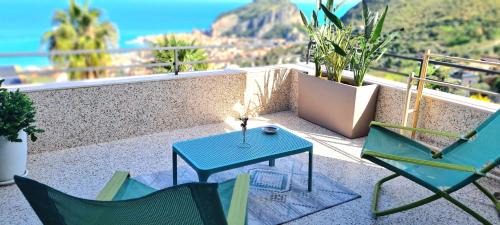 Deluxe Double Room with Balcony and Sea View