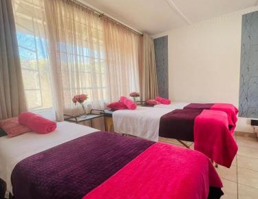Deluxe Queen Suite