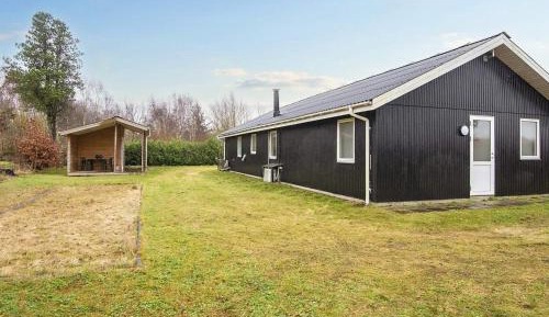 Three-Bedroom Holiday Home 