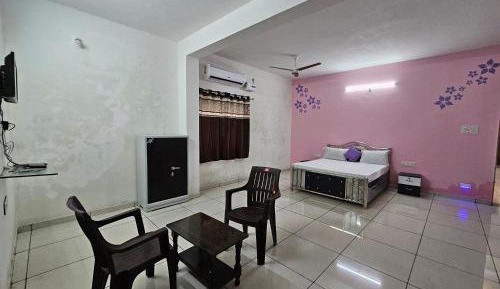 Deluxe Double Room (2 Adults + 1 Child)