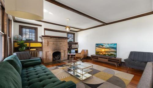 Seven-Bedroom Holiday Home