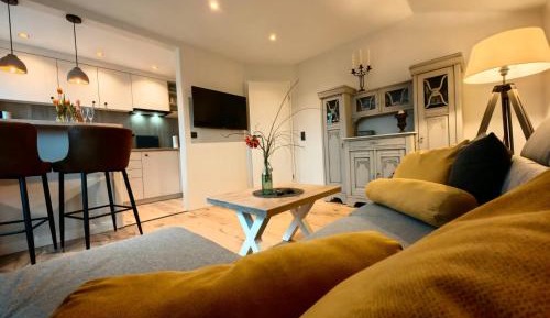 Superior One-Bedroom Apartment with Balcony