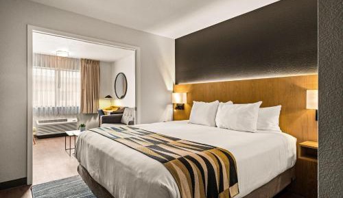 Pool View Executive King Suite Sleeper Sofa