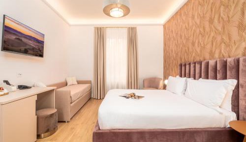 Deluxe Queen Room