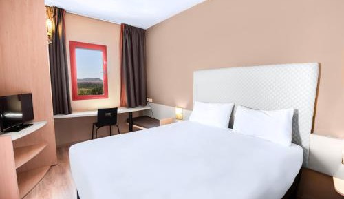 Standard Room with 1 Double Bed, Mountain View